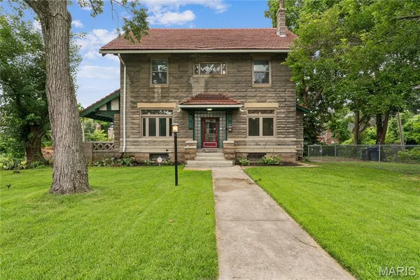 $330,000 | 5922 Oakherst Place, St. Louis, MO 63112