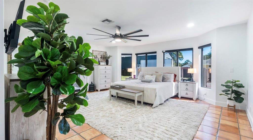 17191 38th Road North Loxahatchee, FL 33470 - Photo 17 of 60 a living room with a potted plant