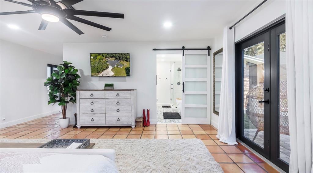 17191 38th Road North Loxahatchee, FL 33470 - Photo 21 of 60 a room with furniture and a potted plant