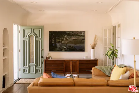 $1,589,000 | 2559 Corralitas Drive, Los Angeles, CA 90039