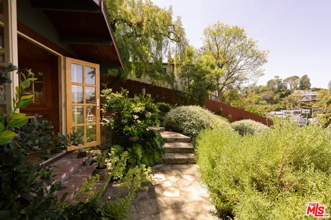 $1,589,000 | 2559 Corralitas Drive, Los Angeles, CA 90039
