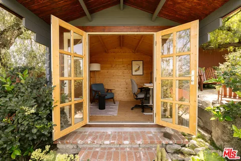 $1,589,000 | 2559 Corralitas Drive, Los Angeles, CA 90039