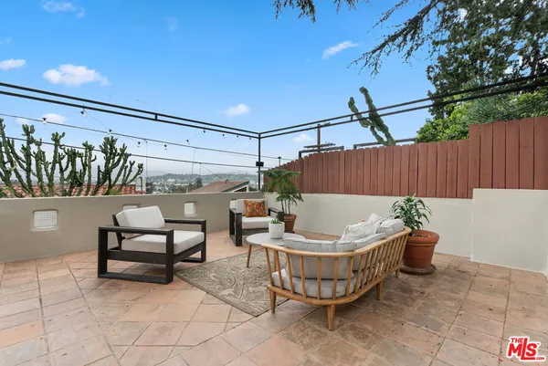 $1,589,000 | 2559 Corralitas Drive, Los Angeles, CA 90039