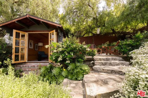 $1,589,000 | 2559 Corralitas Drive, Los Angeles, CA 90039