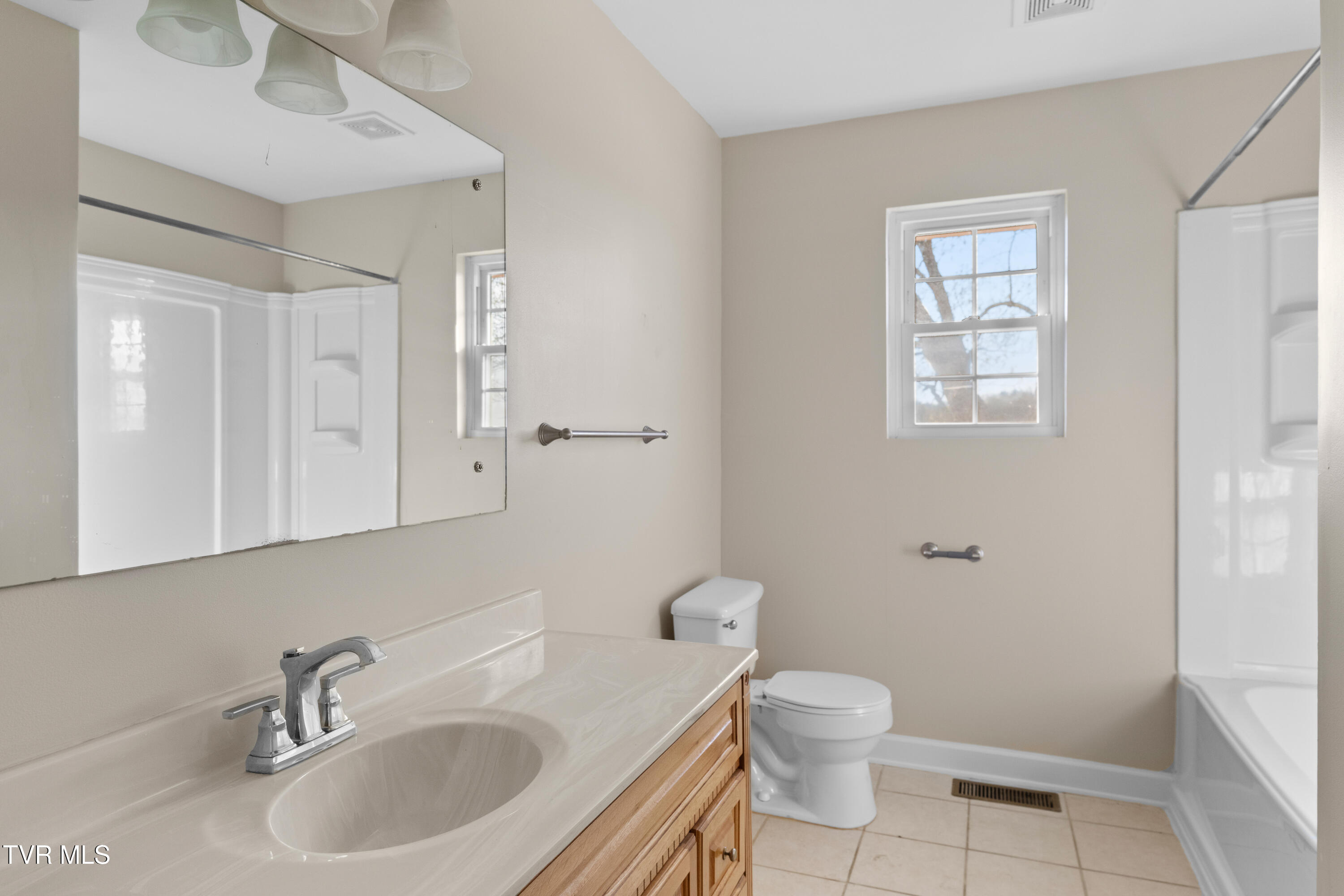 245 Phillipi Road Mohawk, TN 37810 - Photo 12 of 35 023-245PhillipiRoad-Mohawk-TN-37810-FULL