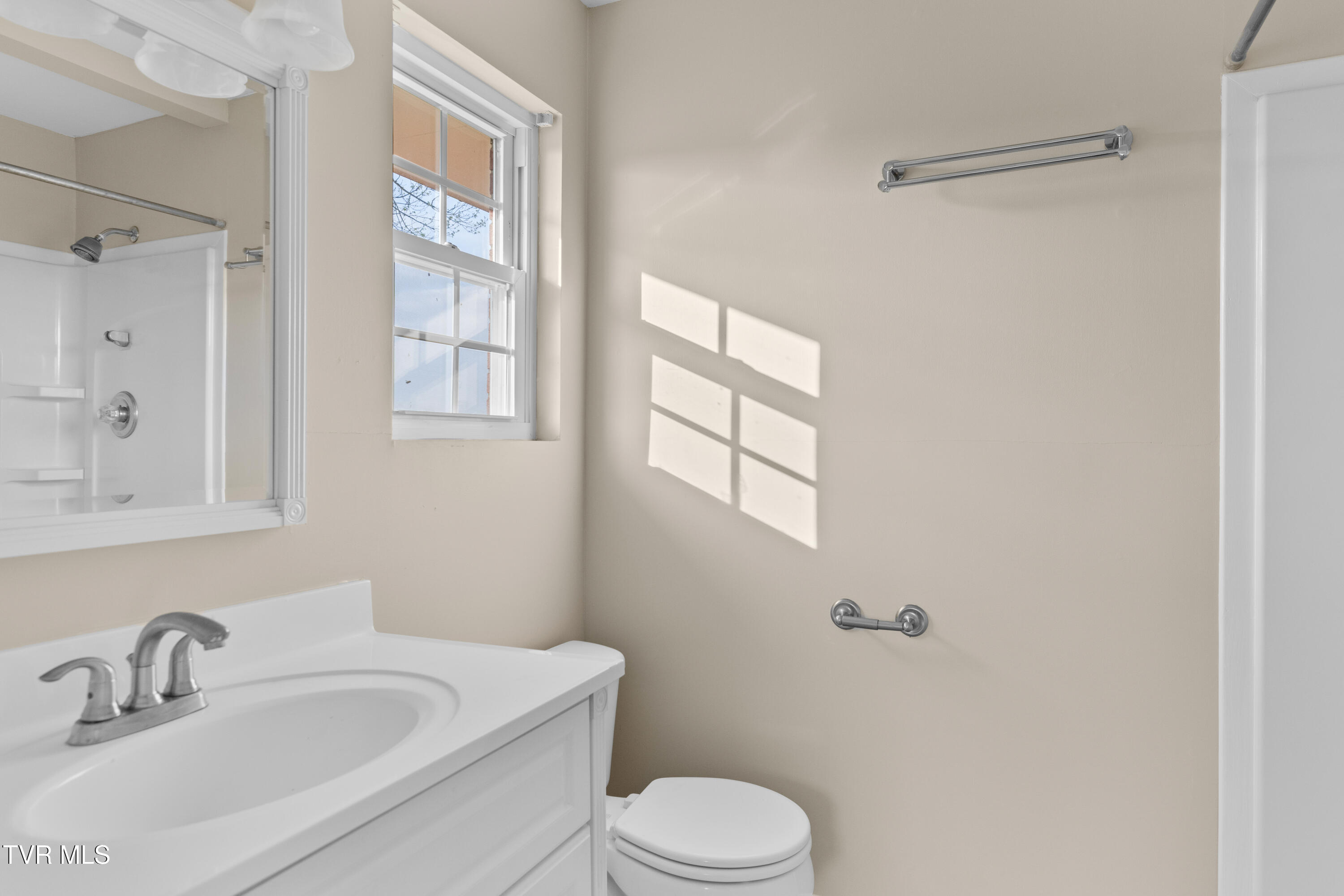 245 Phillipi Road Mohawk, TN 37810 - Photo 20 of 35 020-245PhillipiRoad-Mohawk-TN-37810-FULL