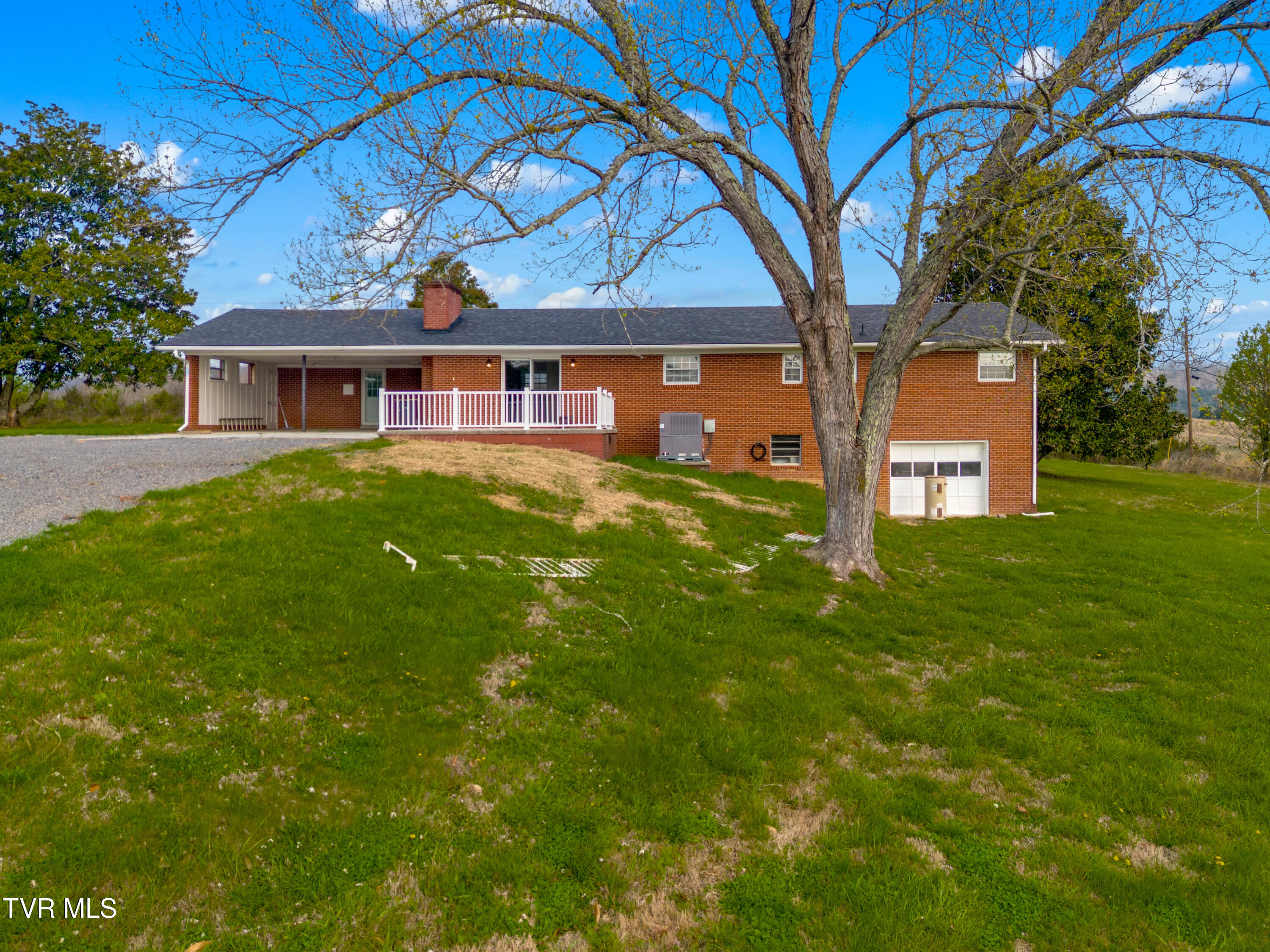 245 Phillipi Road Mohawk, TN 37810 - Photo 4 of 35 003-245PhillipiRoad-Mohawk-TN-37810-FULL