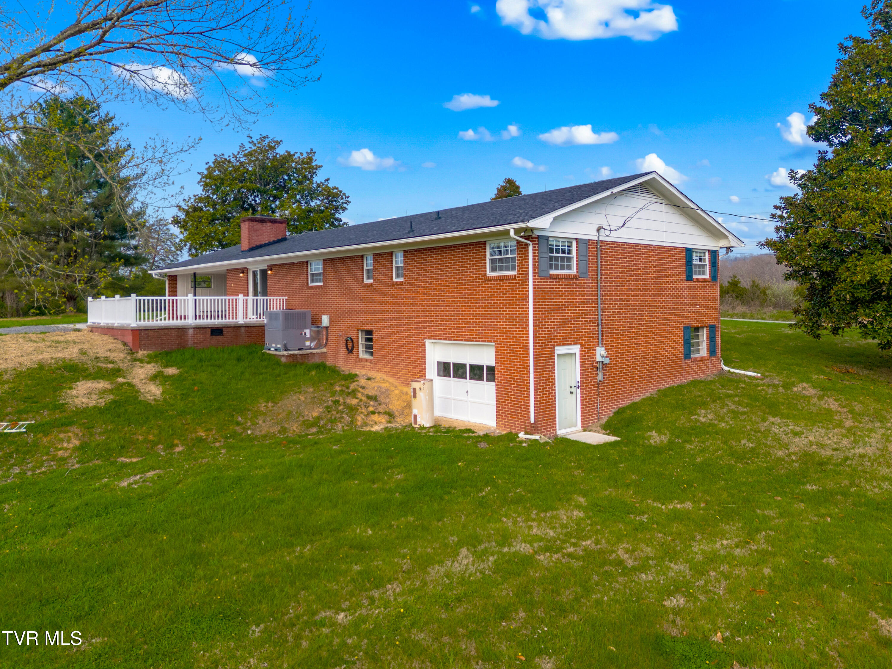 245 Phillipi Road Mohawk, TN 37810 - Photo 5 of 35 004-245PhillipiRoad-Mohawk-TN-37810-FULL