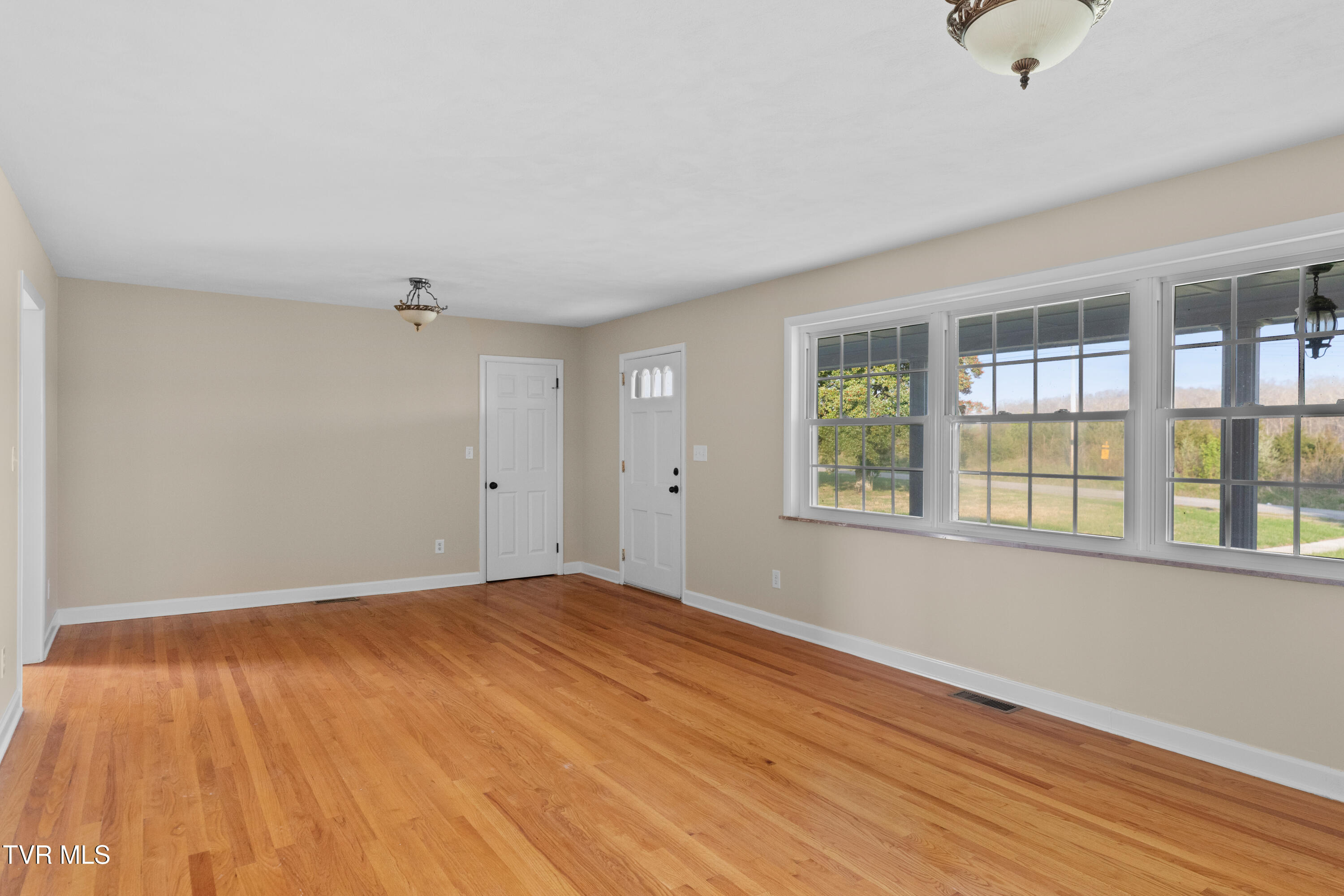 245 Phillipi Road Mohawk, TN 37810 - Photo 7 of 35 008-245PhillipiRoad-Mohawk-TN-37810-FULL