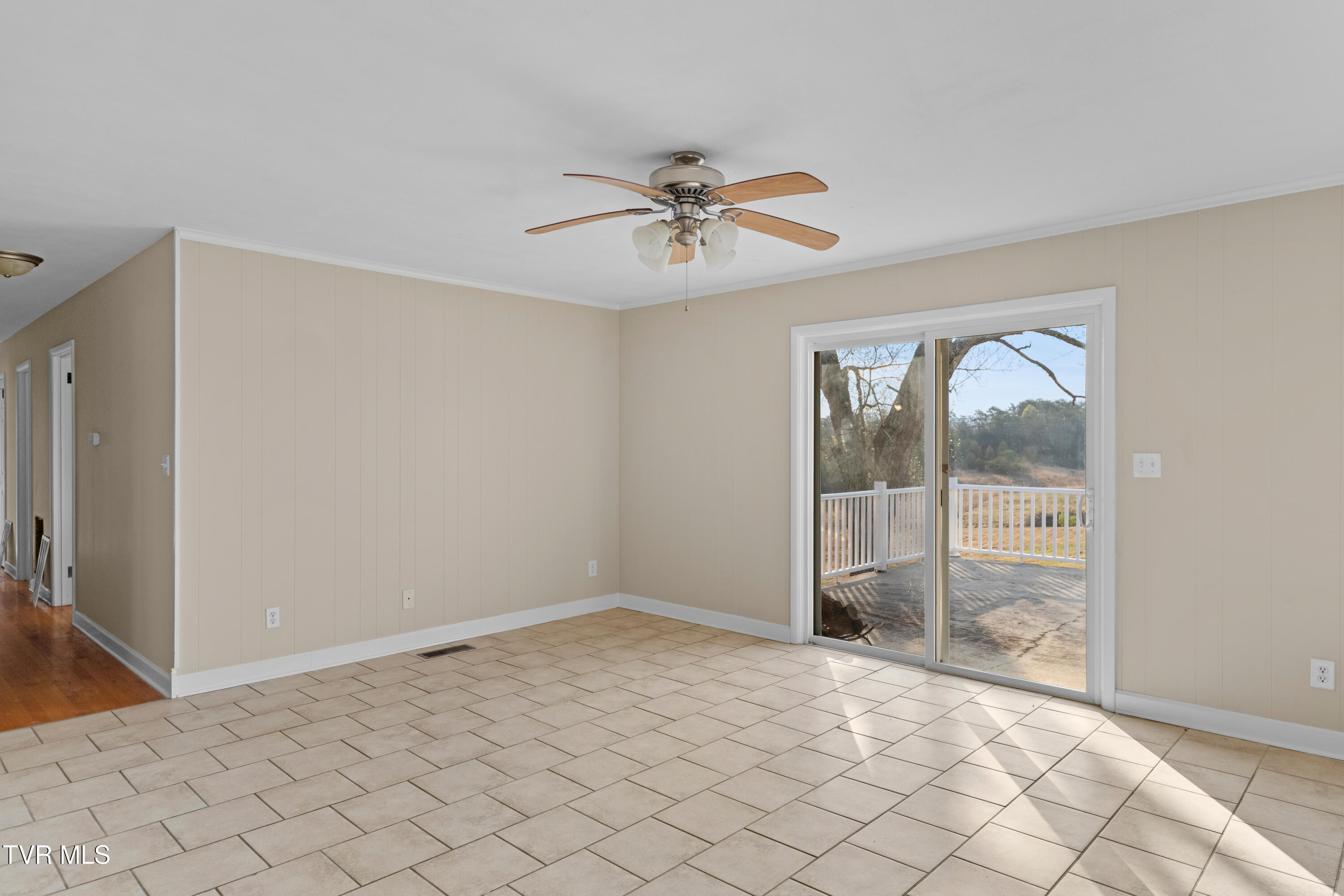 245 Phillipi Road Mohawk, TN 37810 - Photo 10 of 35 010-245PhillipiRoad-Mohawk-TN-37810-FULL