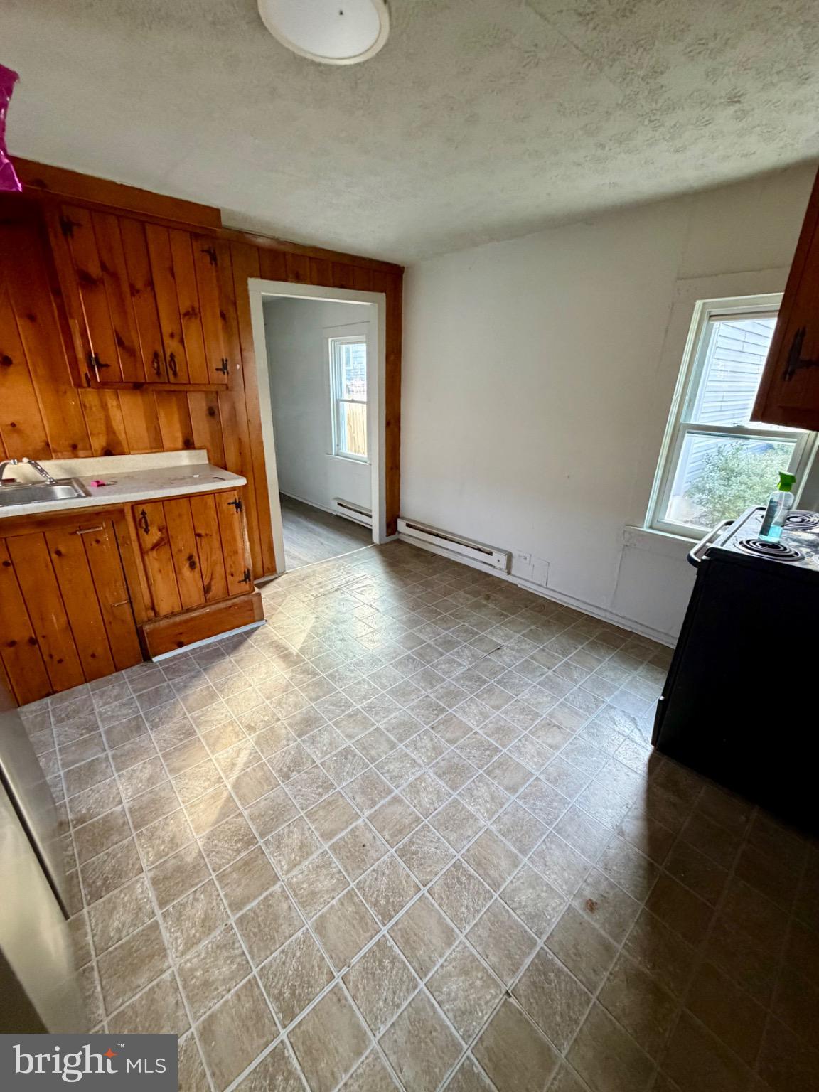 528 Fremont Street Winchester, VA 22601 - Photo 5 of 16 a view of an empty room with a window