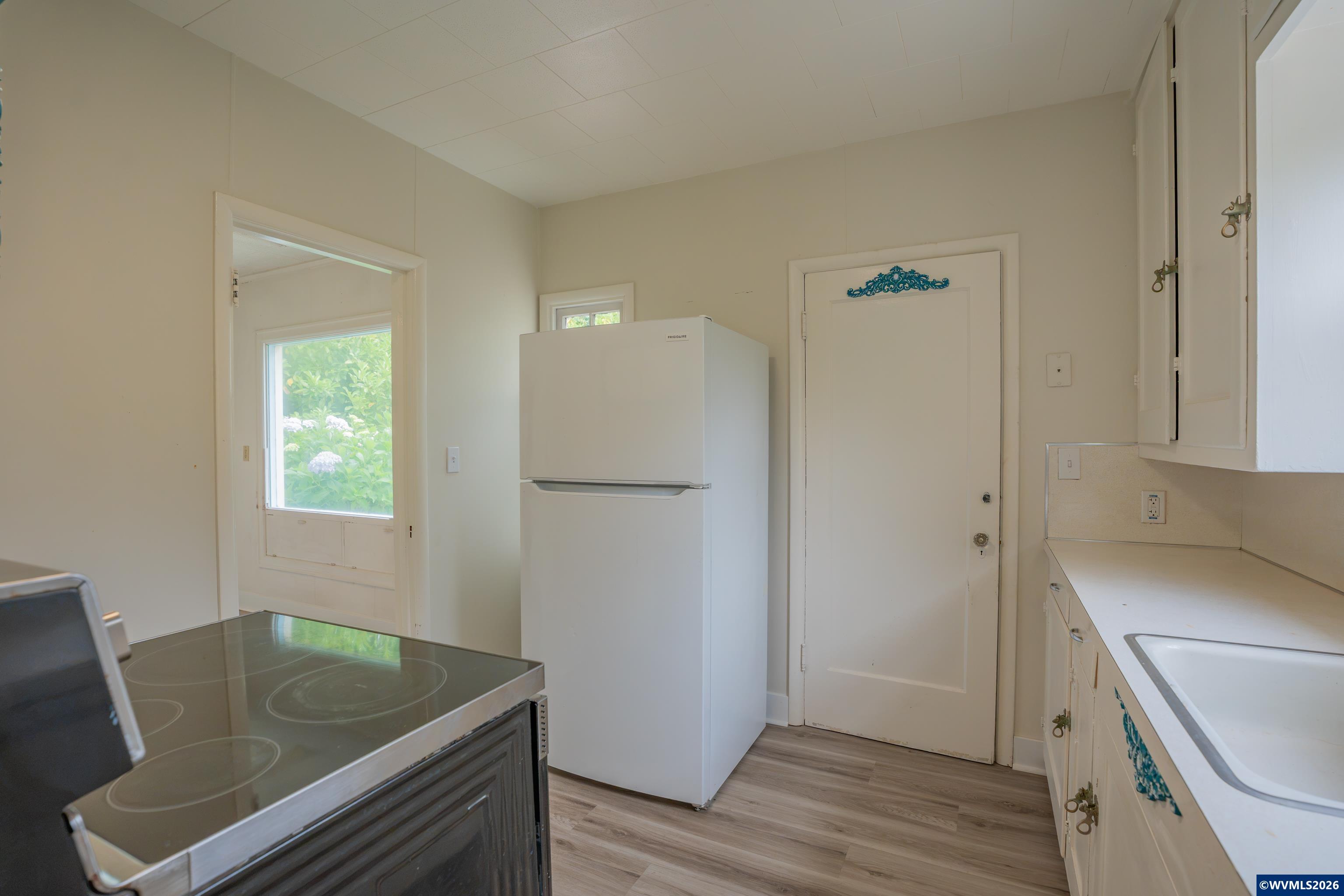 399 South Main Street Lebanon, OR 97355 - Photo 8 of 29