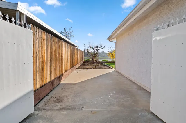 $549,900 | 1673 East Cromwell Avenue, Fresno, CA 93720