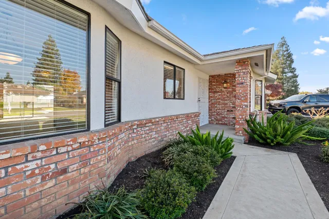 $549,900 | 1673 East Cromwell Avenue, Fresno, CA 93720