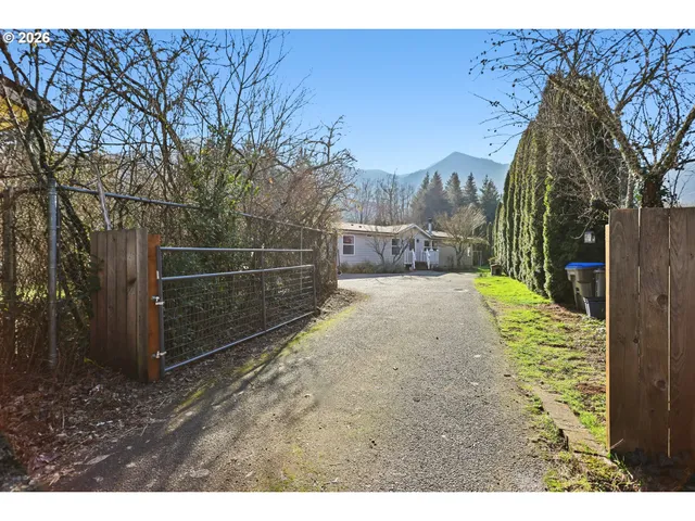 $375,000 | 604 Northwest Forest Lane, Cascade Locks, OR 97014