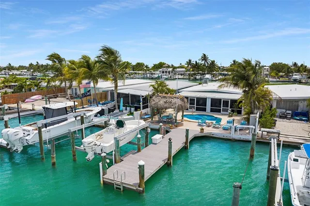 a view of a tennis court