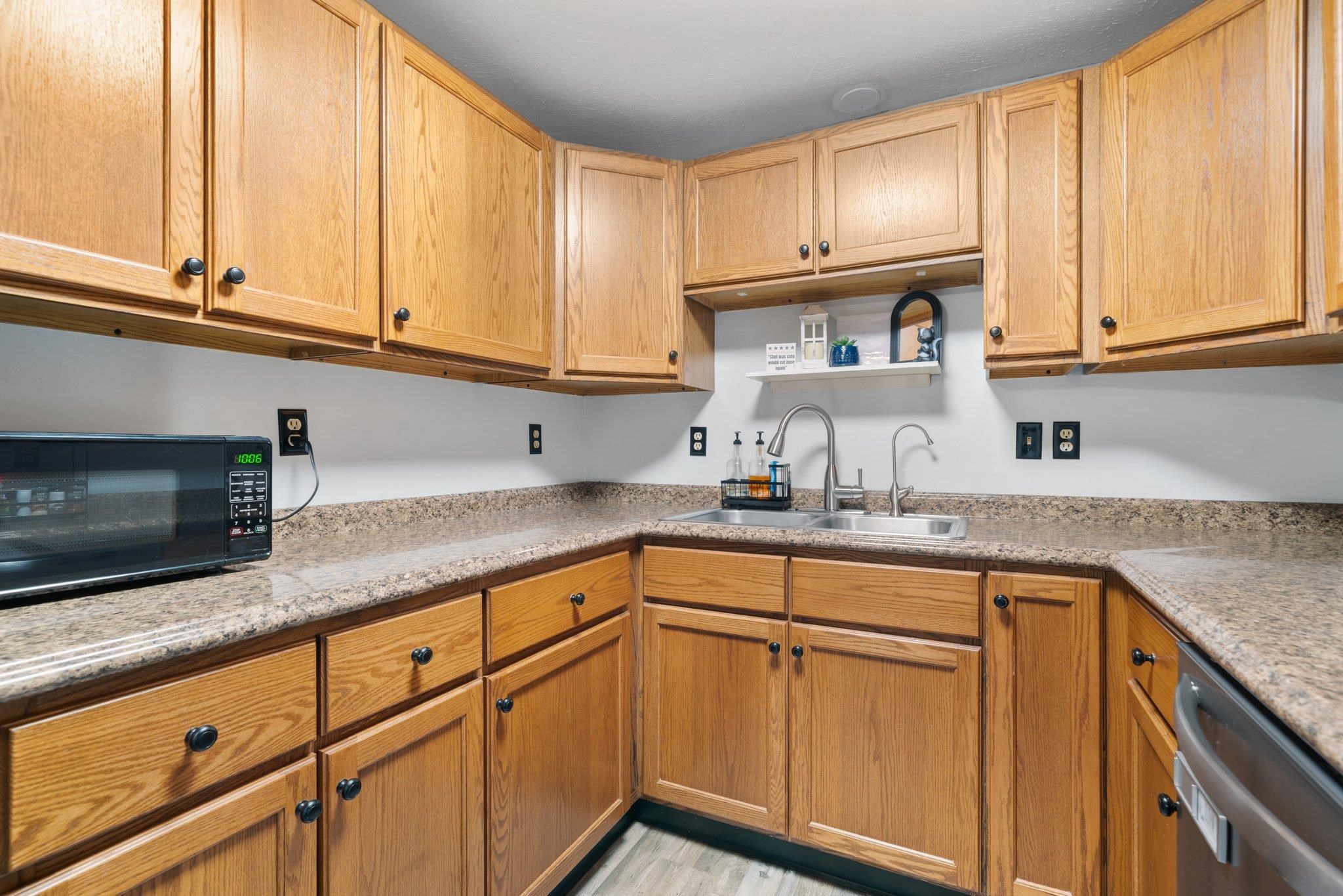 1102 Montalona Road, Unit B Dunbarton, NH 03046 - Photo 8 of 44