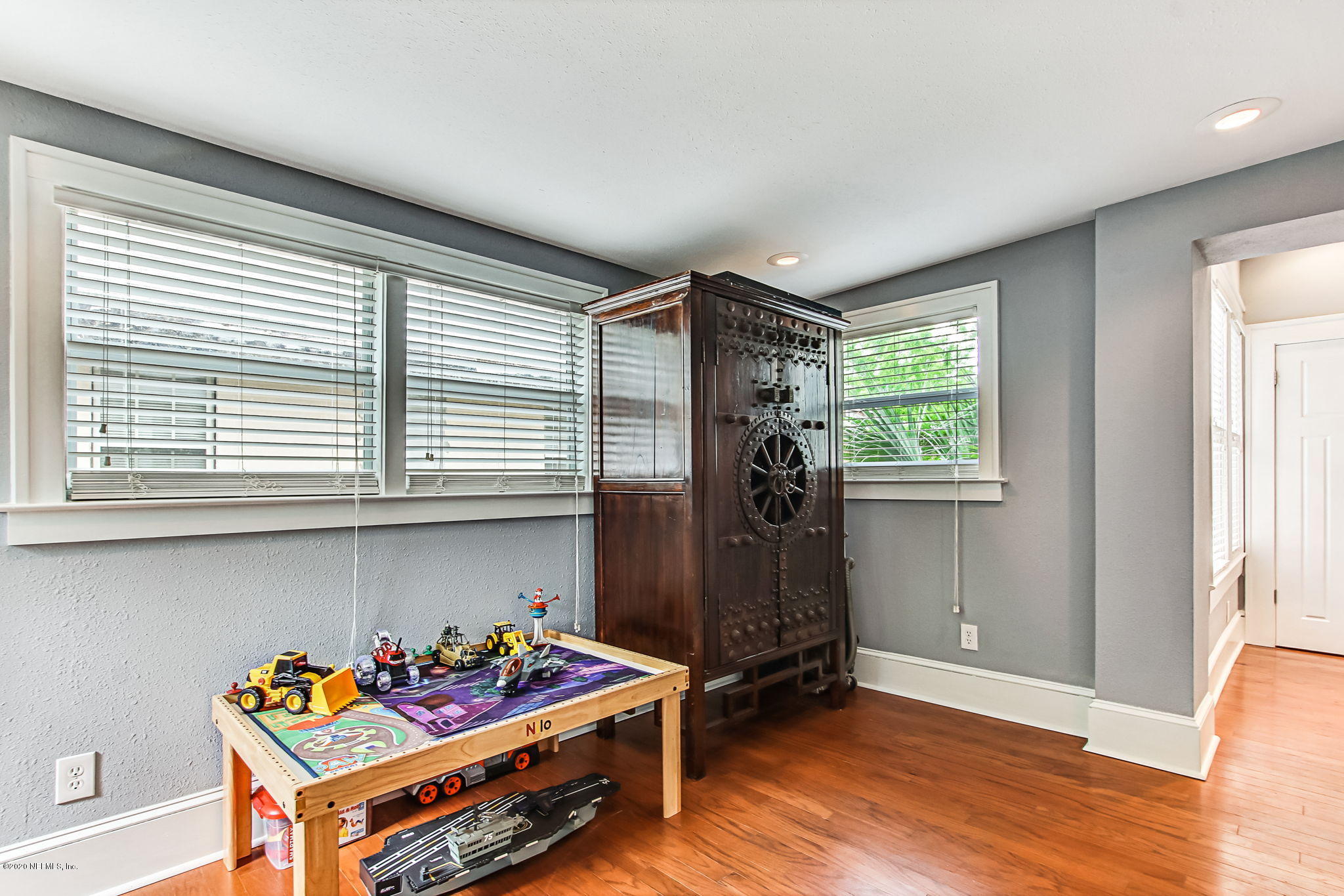 1292 Wolfe Street Jacksonville, FL 32205 - Photo 32 of 38 a living room with furniture and a wooden floor