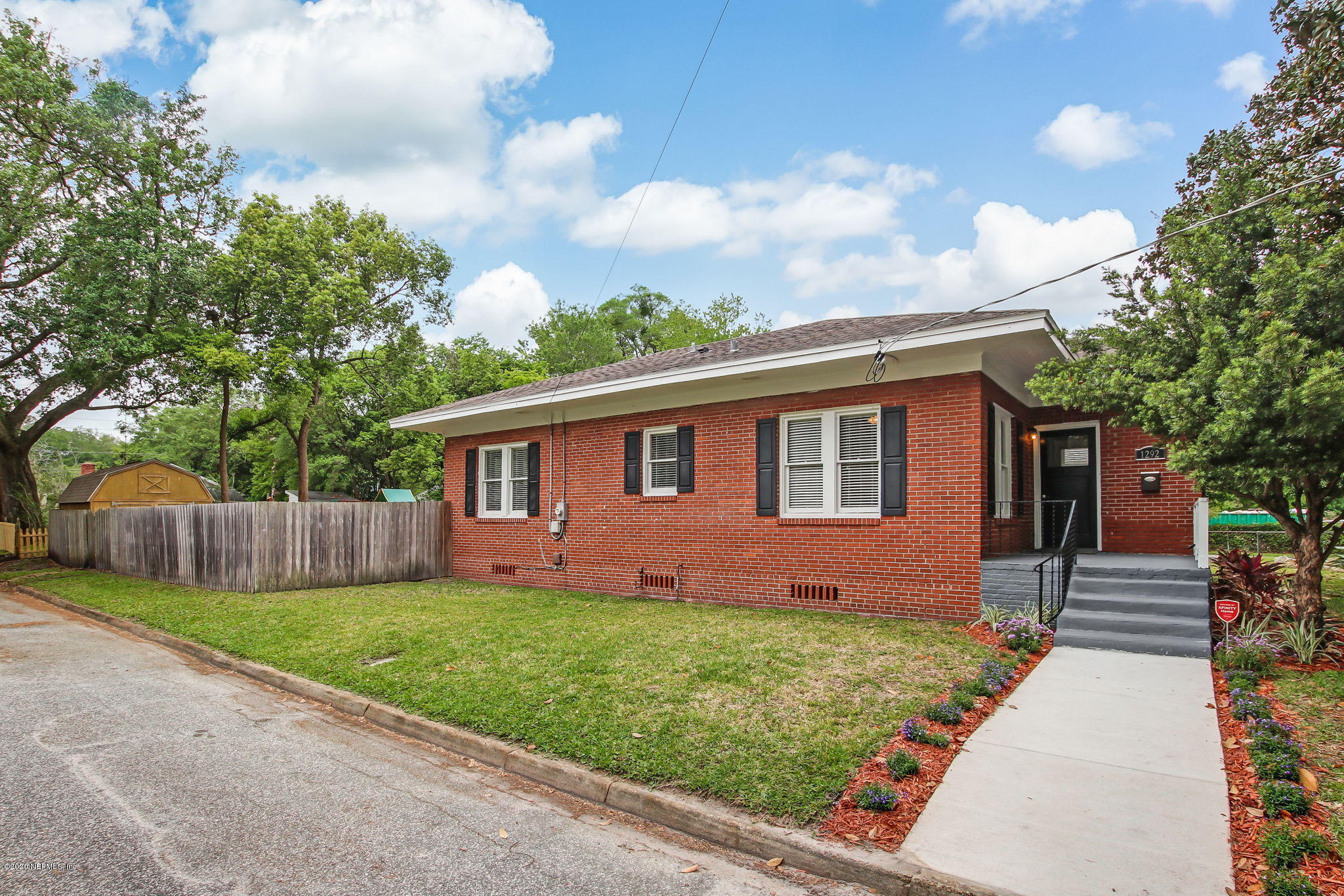 1292 Wolfe Street Jacksonville, FL 32205 - Photo 4 of 38 a front view of house with yard and green space