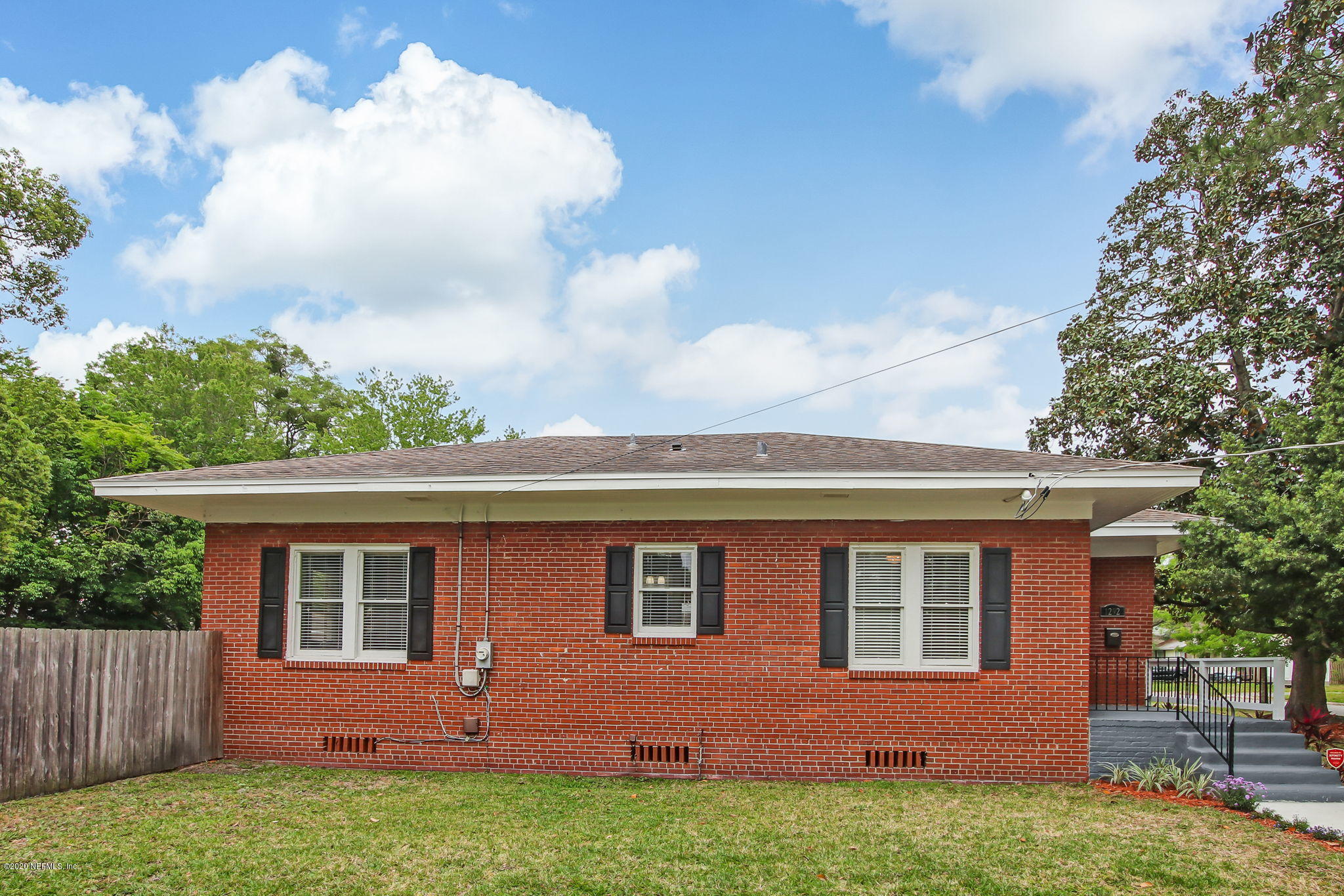 1292 Wolfe Street Jacksonville, FL 32205 - Photo 5 of 38 a front view of a house with garden