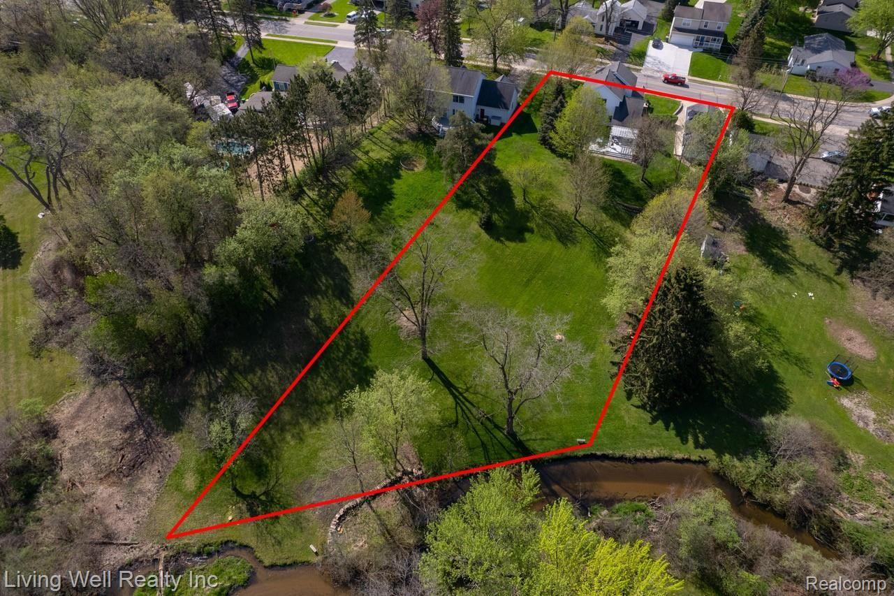 712 Brighton Lake Road Brighton, MI 48116 - Photo 9 of 47 DJI_0642b.jpeg