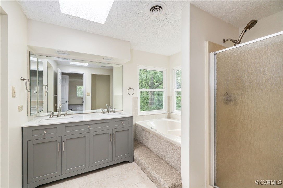 9645 Benbow Road North Chesterfield, VA 23235 - Photo 22 of 44 En-suite bath with a skylight, whirlpool tub, sepa