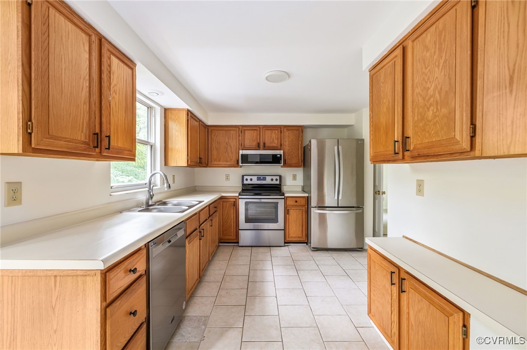 9645 Benbow Road North Chesterfield, VA 23235 - Photo 10 of 44 The light and bright kitchen features a tile floor