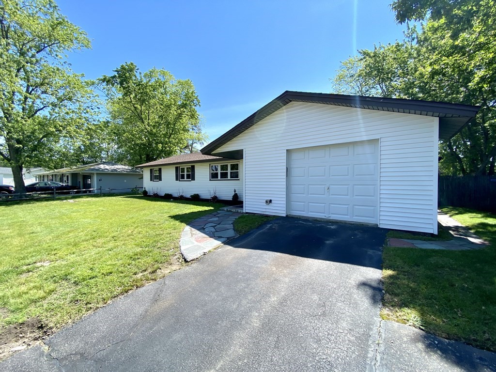 9 William Road Holbrook, MA 02343 - Photo 3 of 35 Gallery Image 3