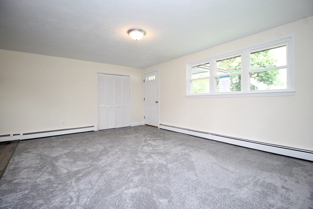 9 William Road Holbrook, MA 02343 - Photo 5 of 35 Gallery Image 5
