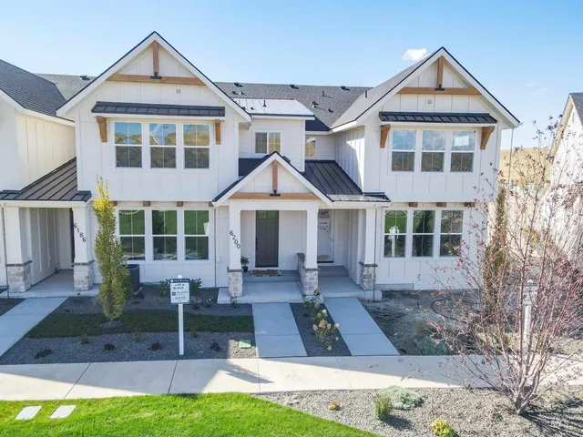 $449,900 | 6186 North Holly Springs Lane, Eagle, ID 83616