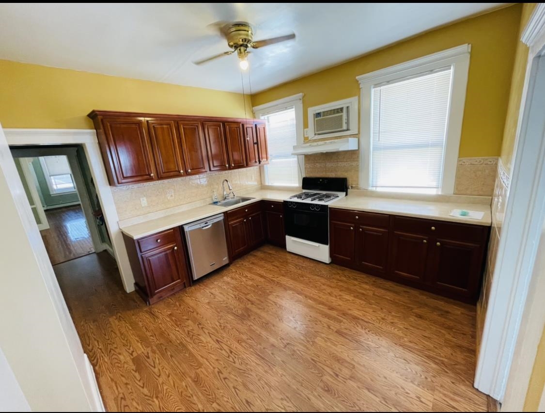 252 Murray Street, Unit 2 Elizabeth, NJ 07202 - Photo 2 of 14 a spacious bathroom with a tub sink and mirror