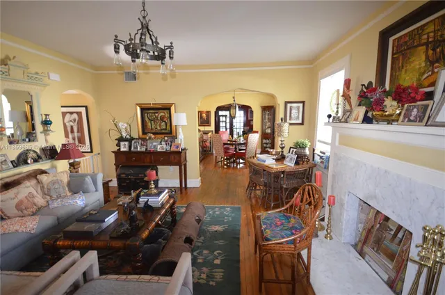 a view of a livingroom and dining room
