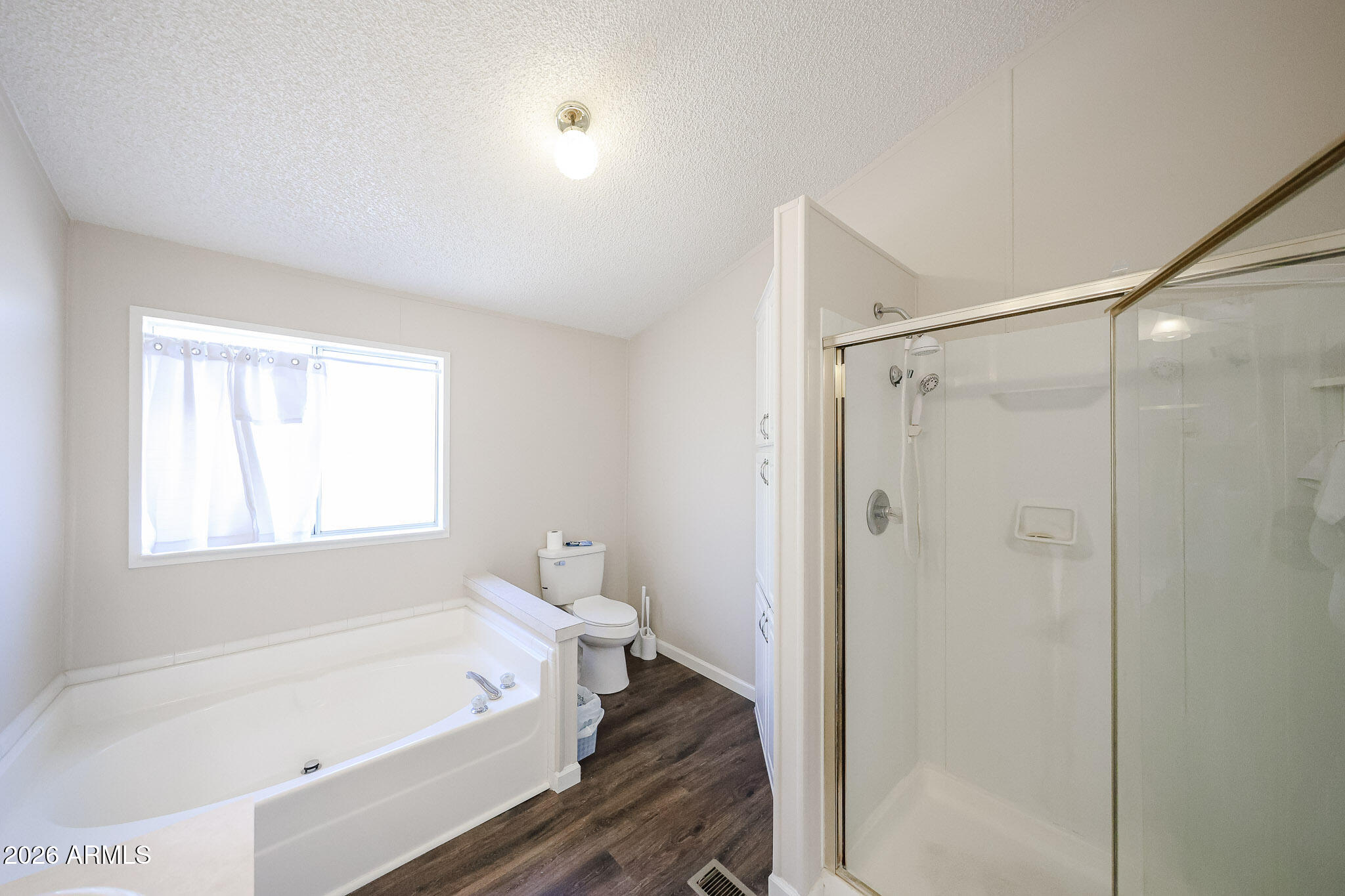 3901 East Pinnacle Peak Road, Unit 355 Phoenix, AZ 85050 - Photo 19 of 29 a bathroom with a bathtub and a shower