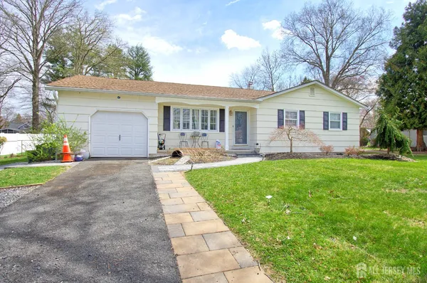 $499,999 | 8 Hope Valley Drive, Cranbury, NJ 08512
