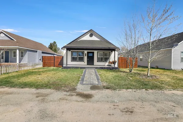 $335,000 | 219 Spruce Avenue East, Fairfield, ID 83327
