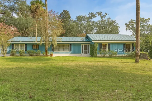 $774,500 | 9 Palmetto Beach Drive, Bluffton, SC 29910