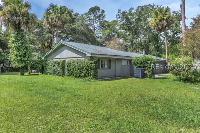 $774,500 | 9 Palmetto Beach Drive, Bluffton, SC 29910