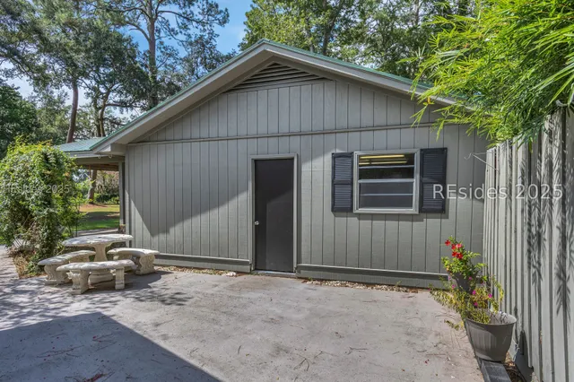 $774,500 | 9 Palmetto Beach Drive, Bluffton, SC 29910