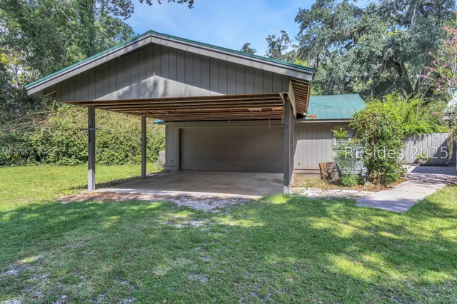 $774,500 | 9 Palmetto Beach Drive, Bluffton, SC 29910