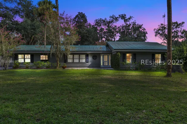 $774,500 | 9 Palmetto Beach Drive, Bluffton, SC 29910