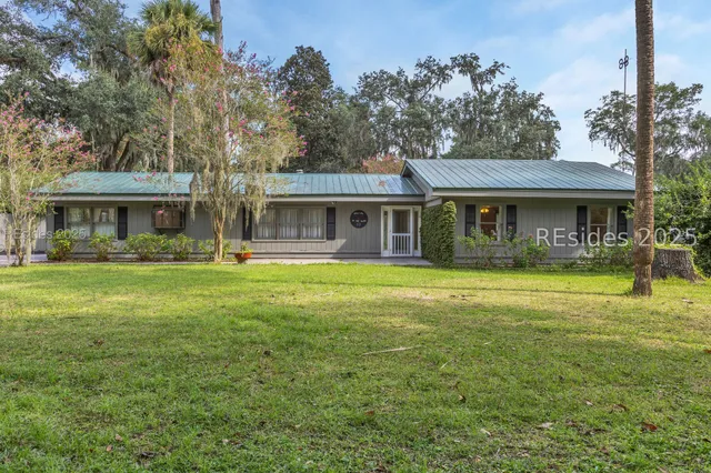 $774,500 | 9 Palmetto Beach Drive, Bluffton, SC 29910