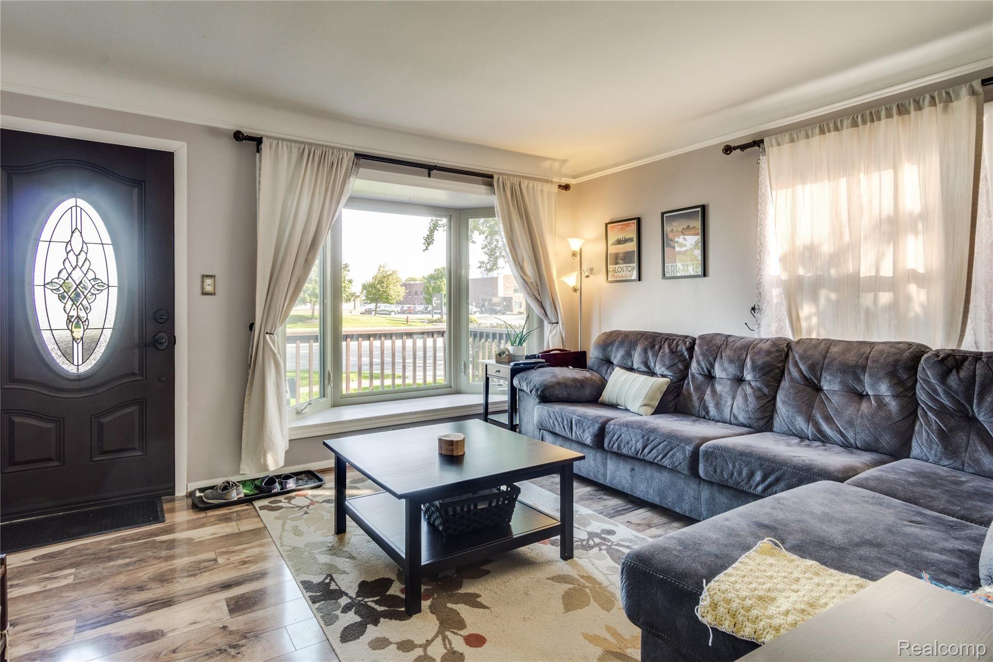 275 West Maple Road Clawson, MI 48017 - Photo 11 of 34 Interiors (1 of 24).jpg
