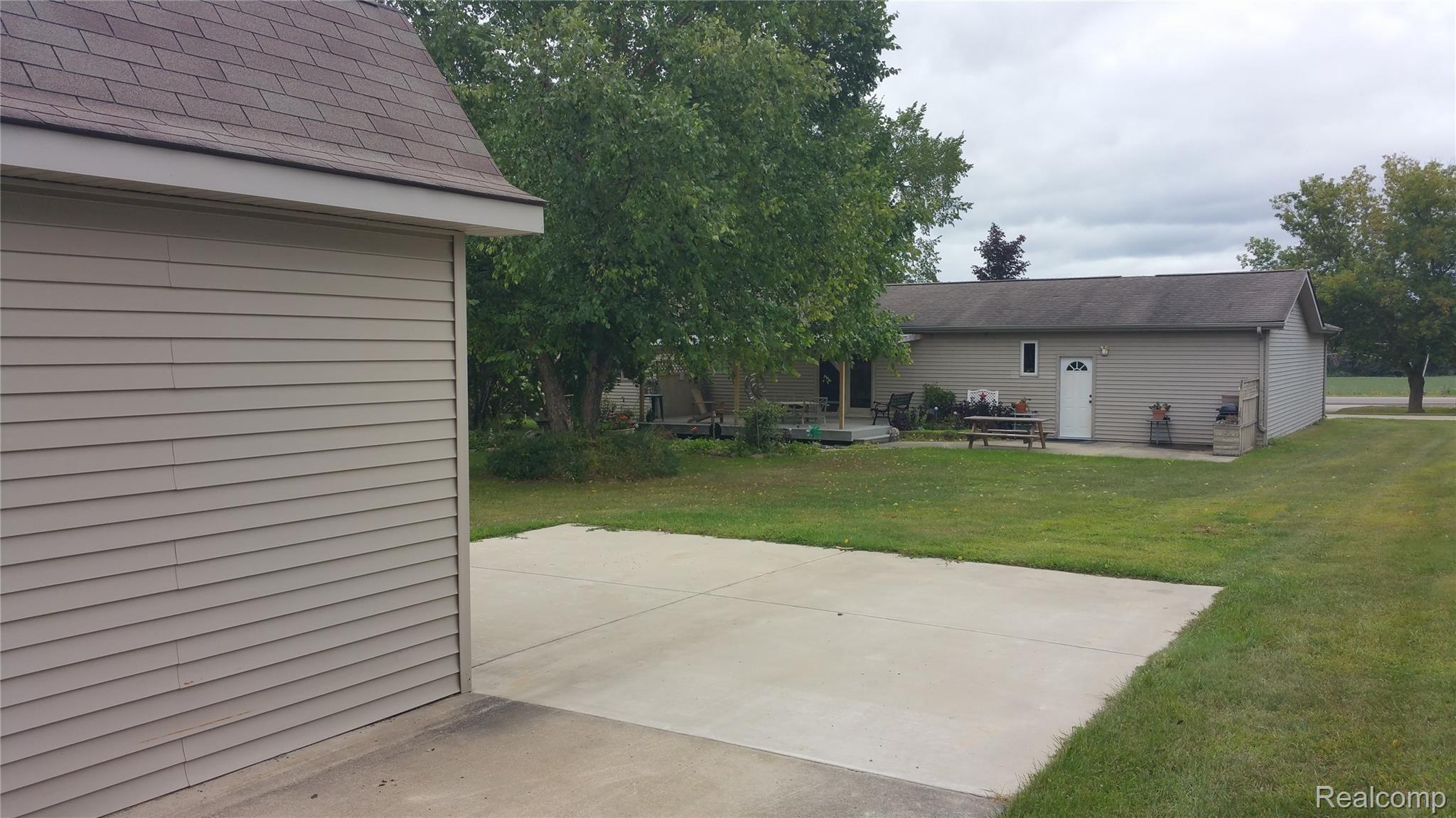 902 South Wilder Road Lapeer, MI 48446 - Photo 6 of 54 20190904_105417.jpg