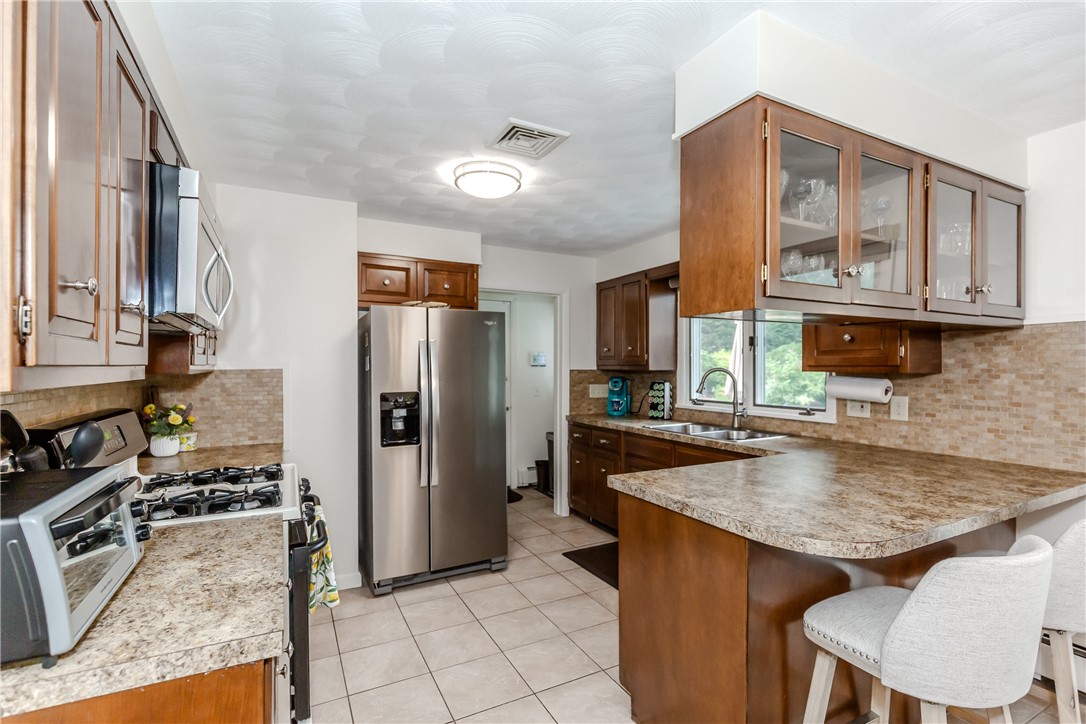 14 Brook Farm Road North Providence, RI 02904 - Photo 7 of 28 Kitchen