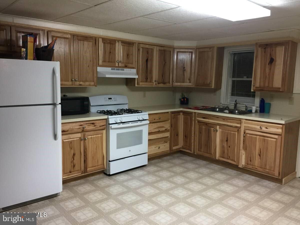 123 Center Street Milton, PA 17847 - Photo 4 of 13 Warm wood tones in a cozy kitchen.