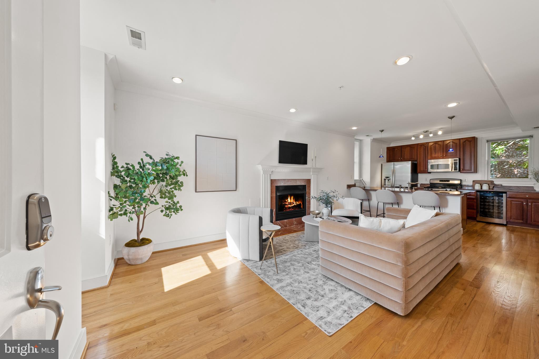 19 Logan Circle Northwest, Unit 300 Washington, DC 20005 - Photo 2 of 24