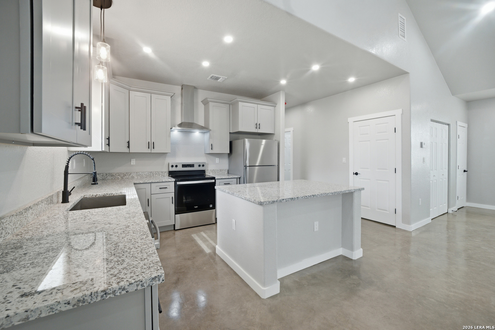 157 Sylas Hayes Loop Pleasanton, TX 78064 - Photo 12 of 32