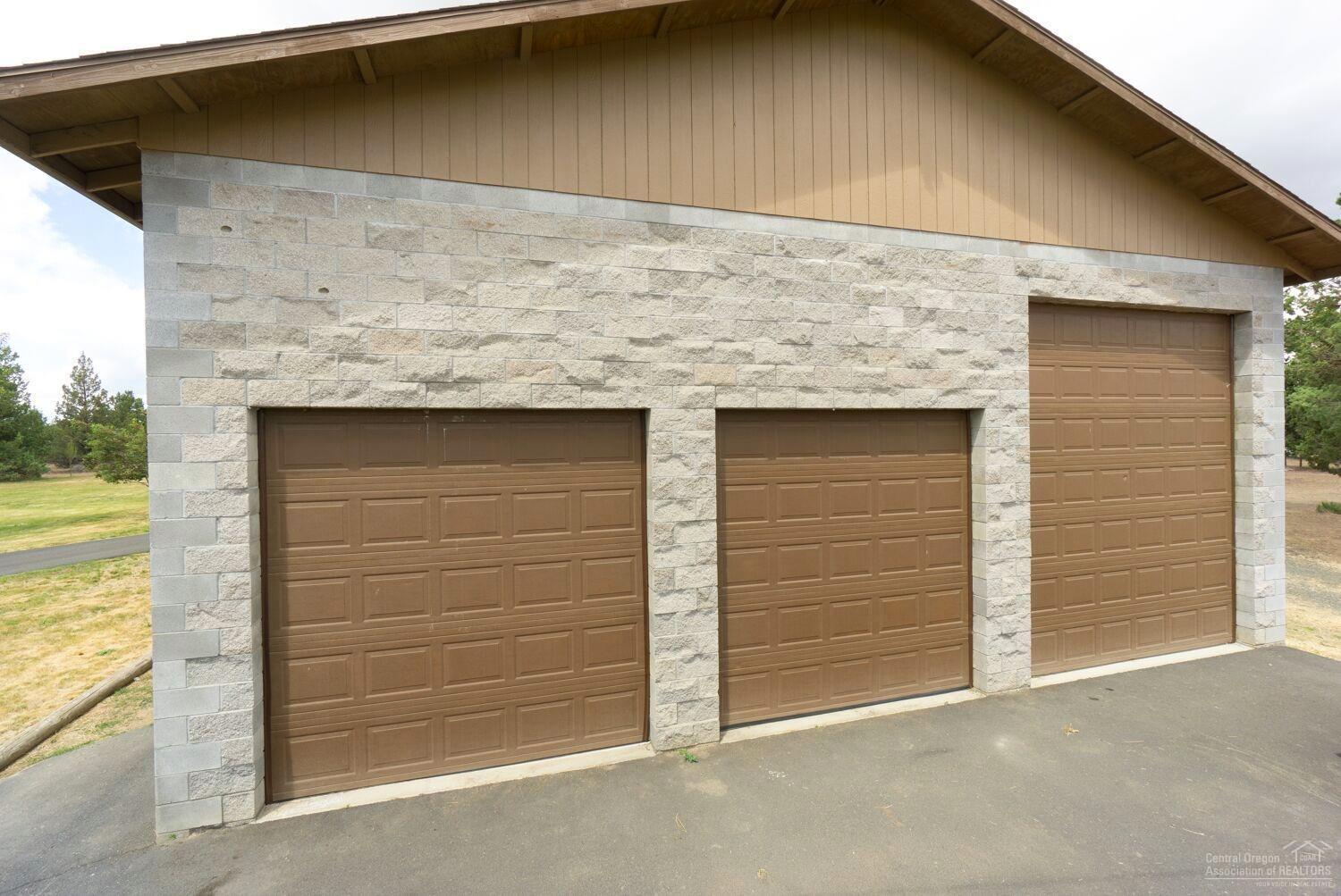 62855 Dickey Road Bend, OR 97701 - Photo 18 of 25 a view of front door