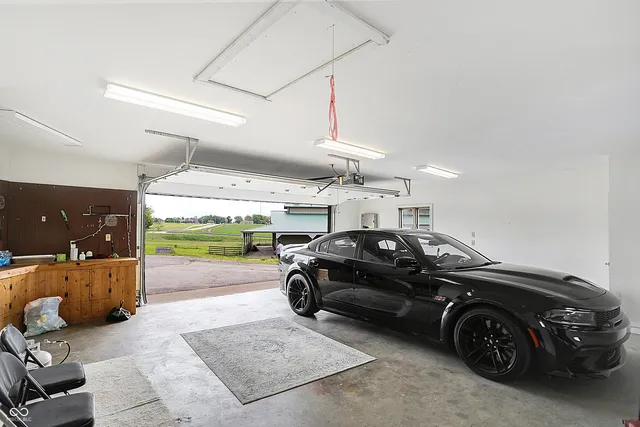 $800,000 | 7165 Highway 252, Edinburgh, IN 46124