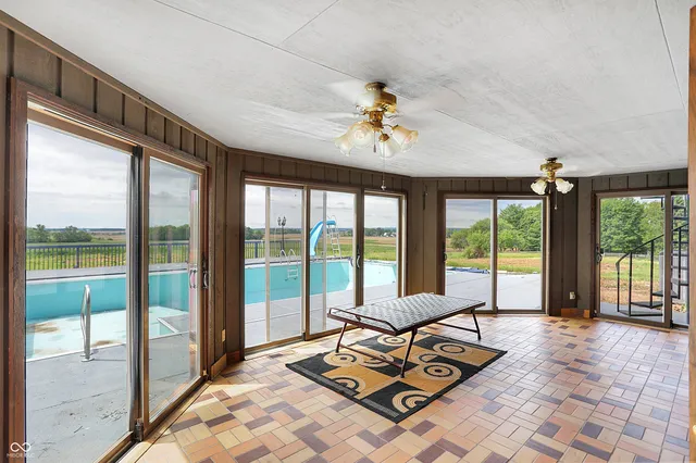 $800,000 | 7165 Highway 252, Edinburgh, IN 46124